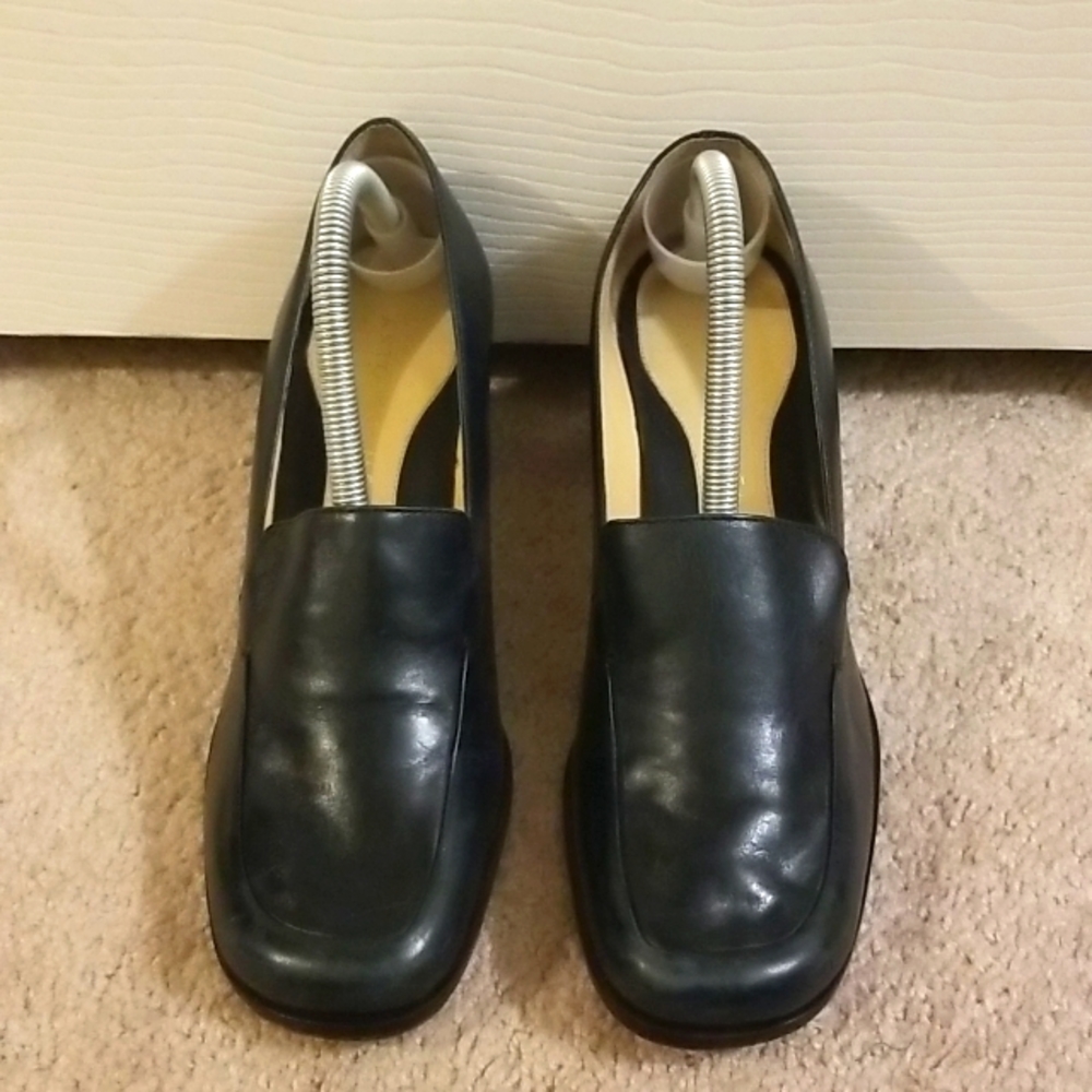 ANTONIO MELANI leather navy blue block heal loafer. Anti skid